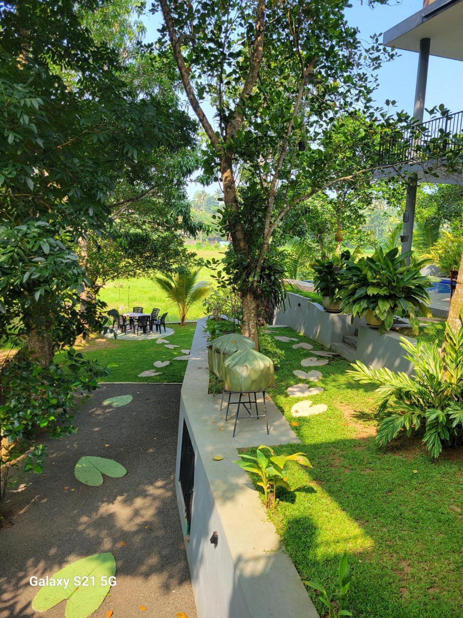 Barefoot Bungalow Hikka Hikkaduwa Exterior photo